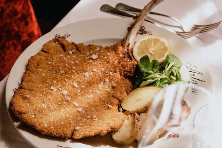 Dove mangiare la cotoletta a Milano: 11 ristoranti da provare - Milan