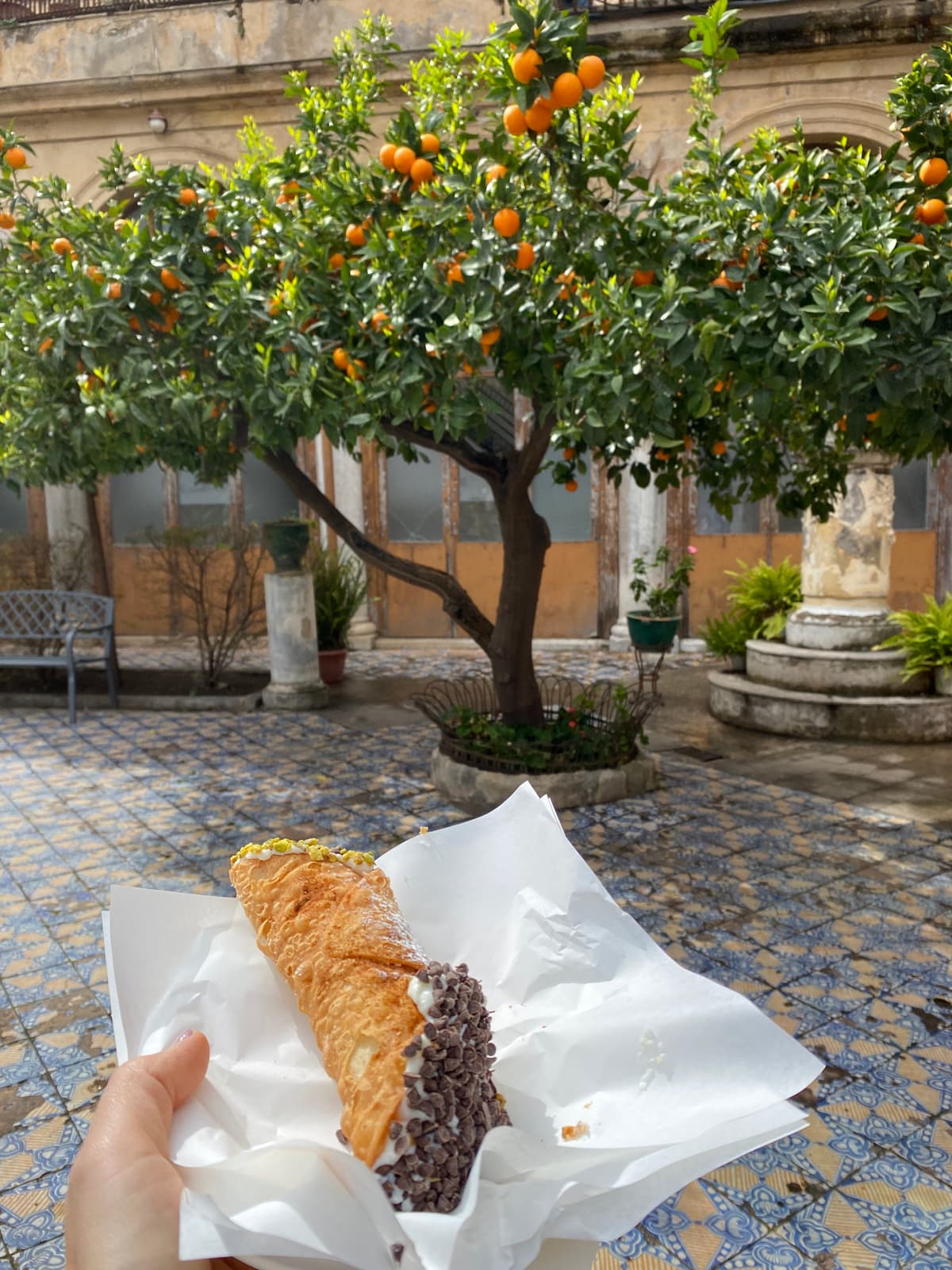 Weekend a Palermo cannolo siciliano -